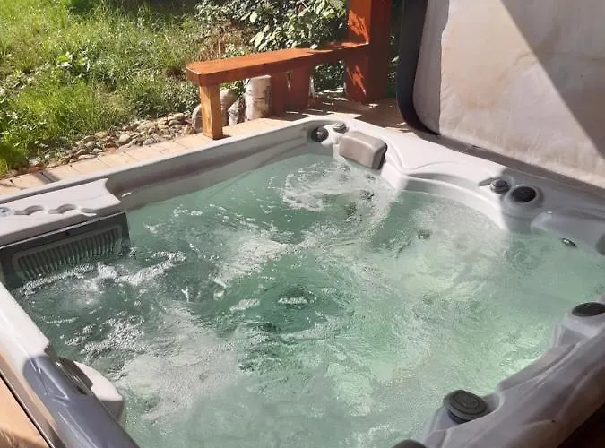 Couette-café Double Avec Piscine Et Jacuzzi 3*